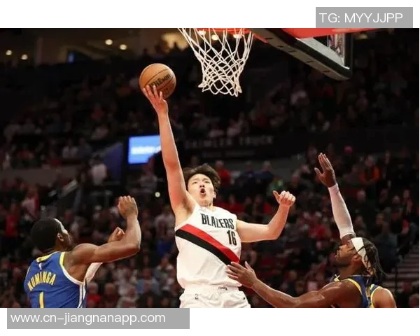 新秀表现抢眼5中5砍下14分2板1助1帽瀚森短暂出场仅6分钟