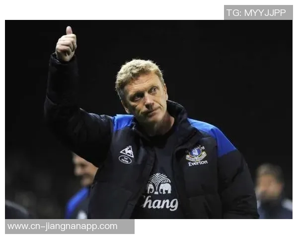 莫耶斯直言英超裁判判罚不公缺乏沟通引发广泛关注 莫耶斯直言英超裁判判罚不公缺乏沟通引发广泛关注