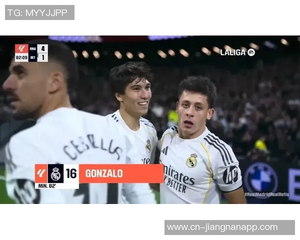 弗洛伦蒂诺与贡萨洛合影庆祝帽子戏法展现球队团结精神