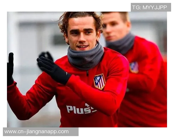 马竞客战毕巴前格列兹曼惊艳亮相全新寸头造型引关注